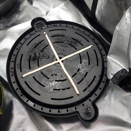 AC Infinity auto-watering pot base is wicking water - growweedeasy.com grow journal