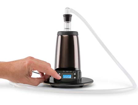 Vaping weed Arizer Extreme Q Vaporizer cannabis